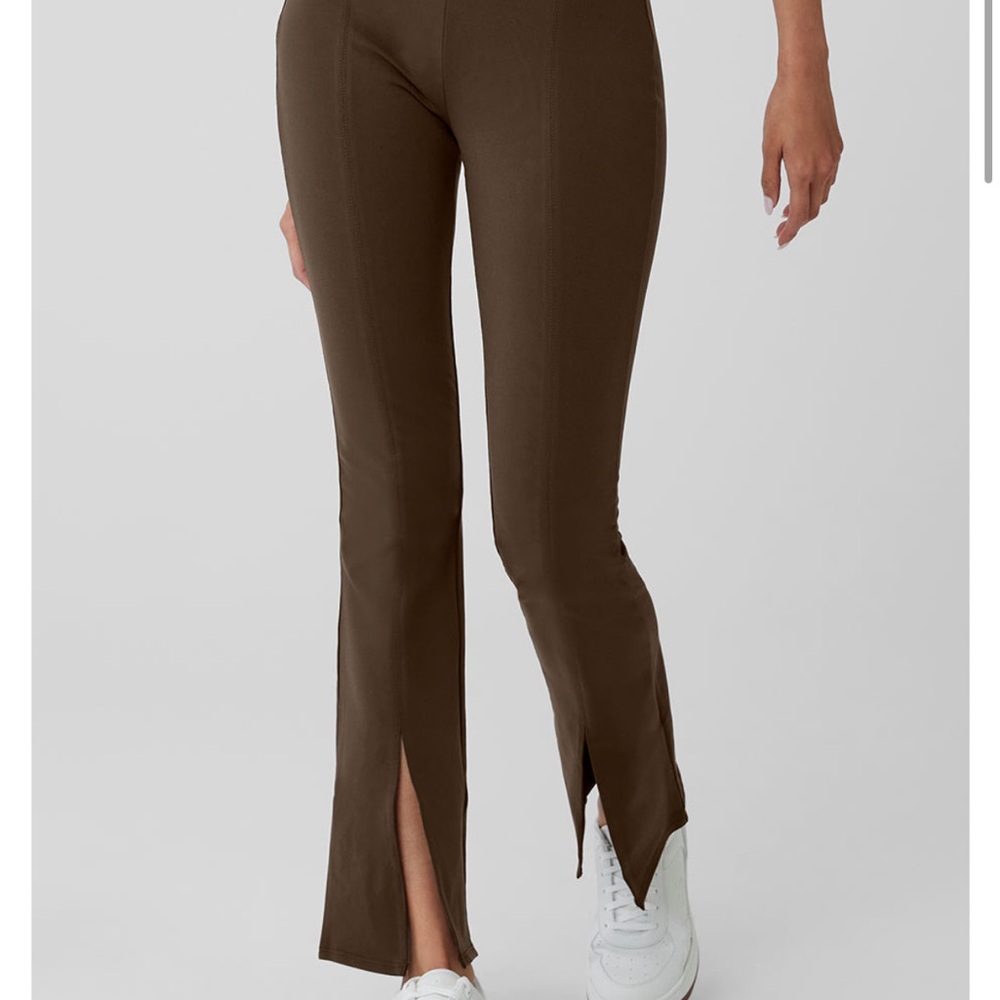 Alo - Airbrush High Waist 7/8 Flutter Legging (ESPRESSO | XS)